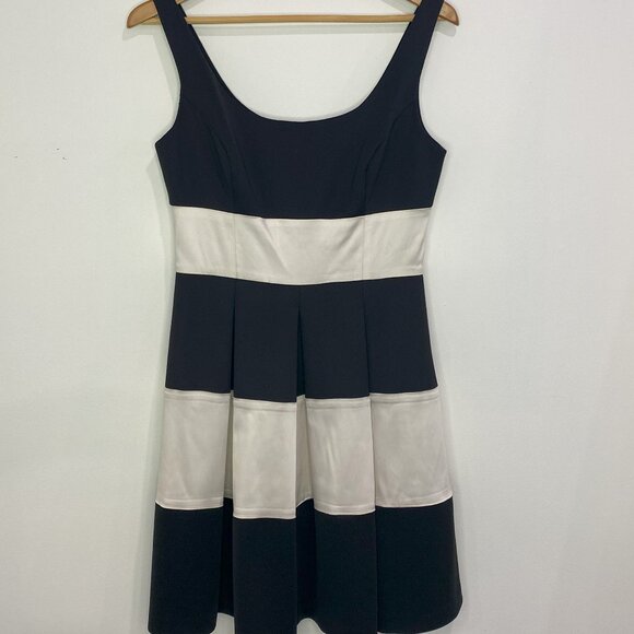 Ralph Lauren - Fit-and-flare, Scoop Neck, Black/Ivory Cocktail Dress - Size 6 - Picture 1 of 11